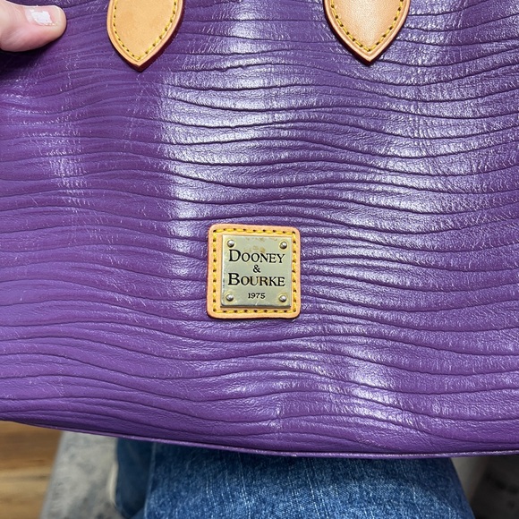 Dooney & Bourke Purple Leather crossbody, 9.5x7.5x3”, EUC, corners rubbed color - Picture 5 of 6
